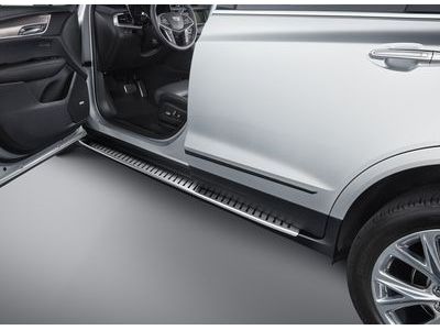 GM 84184301 Molded Assist Steps in Black with Bright Step Pad
