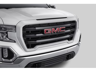 GM 84320555 Grille in Black with Summit White Surround and GMC Logo (For Vehicles Without HD Surround Vision Camera)